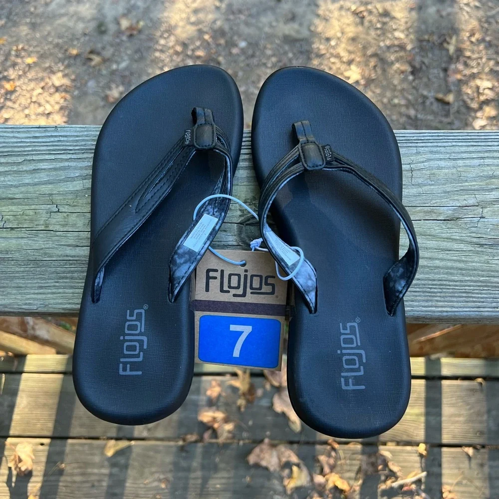 Flojos Black Tie Dye Flip Flop Sandals size 7 NWT - Picture 1 of 6
